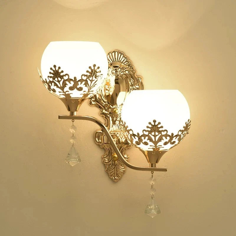 CrystalLuxe - Gold LED Wall Lamp for Atmospheric Lighting