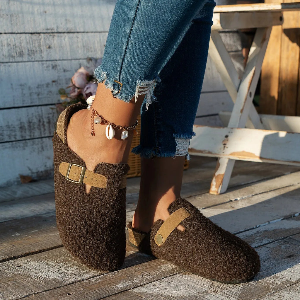 ConfortLuxe – Luxurious Sheep Wool Slippers for Winter