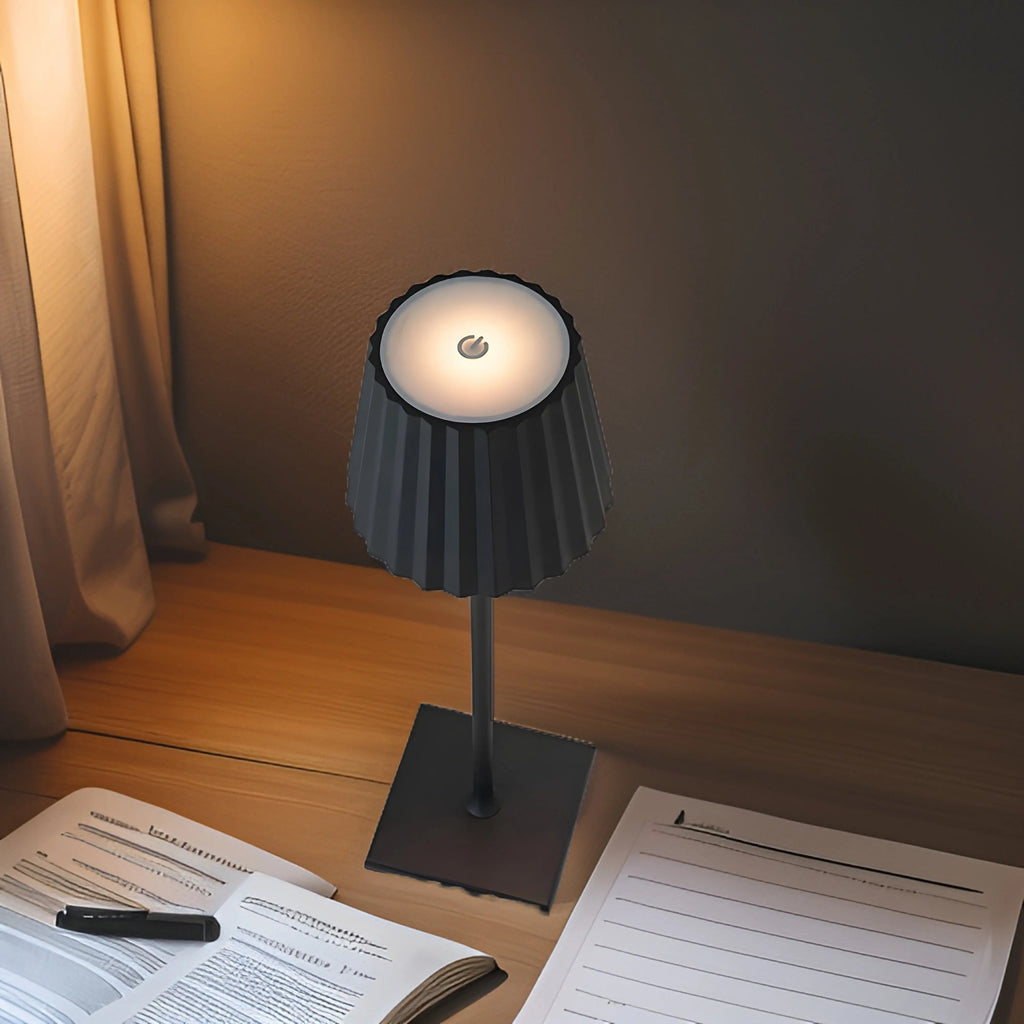Luxury Scandinavian Wireless Table Lamp Arlo – Elegant LED Lighting with USB Charging Function
