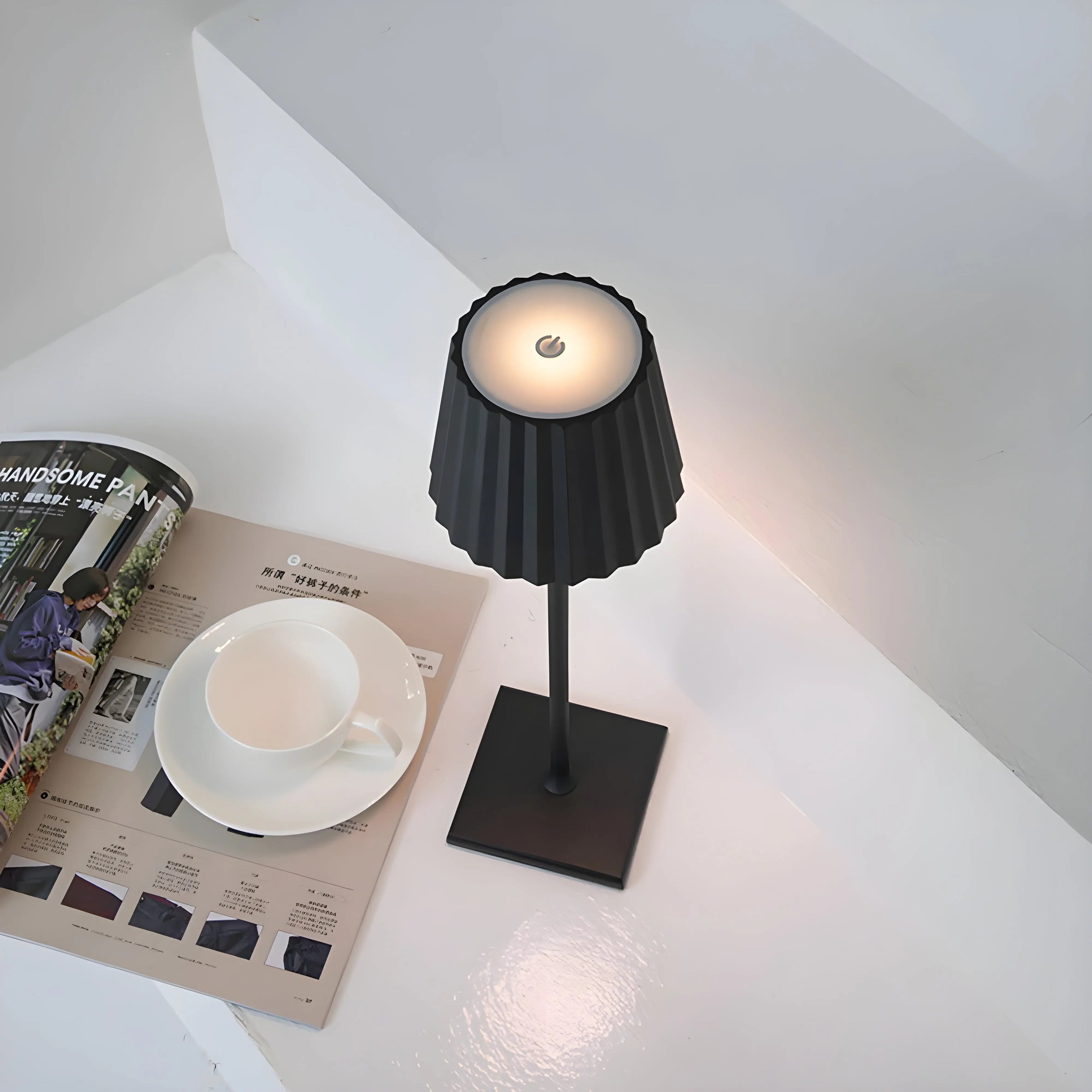Luxury Scandinavian Wireless Table Lamp Arlo – Elegant LED Lighting with USB Charging Function