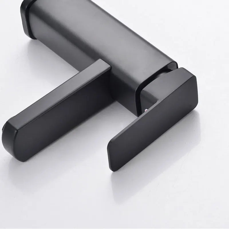 Luxury RETHME Basin Faucet - with Stylish Water Flow