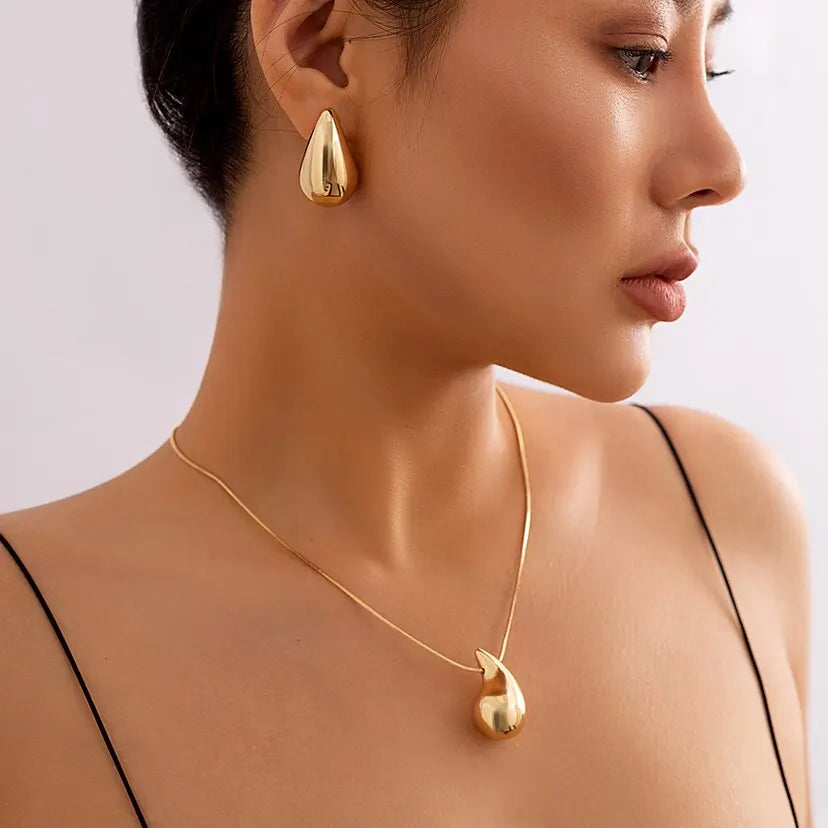 BeanGlam - Chic Peapod Set with Necklace & Earrings