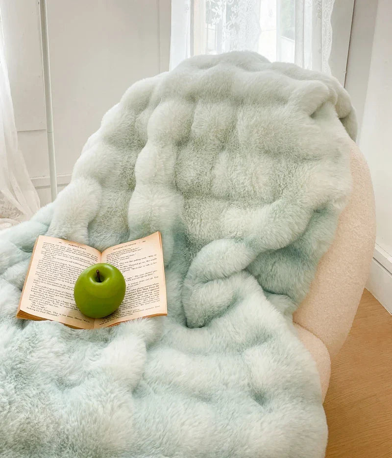PlushGlow – Luxury Fluffy Throw for Atmosphere and Comfort