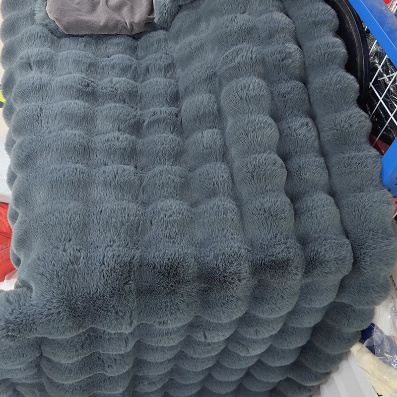 ChicWarmth - Luxury Plaid for Ultimate Comfort