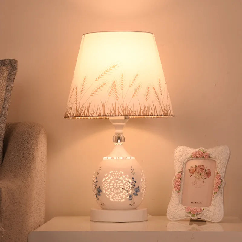 CrystalGlow - Elegant Crystal Glass Table Lamp
