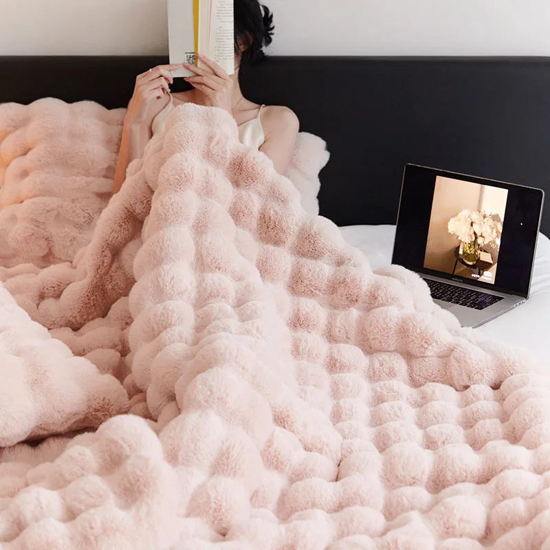 ChicWarmth - Luxury Plaid for Ultimate Comfort