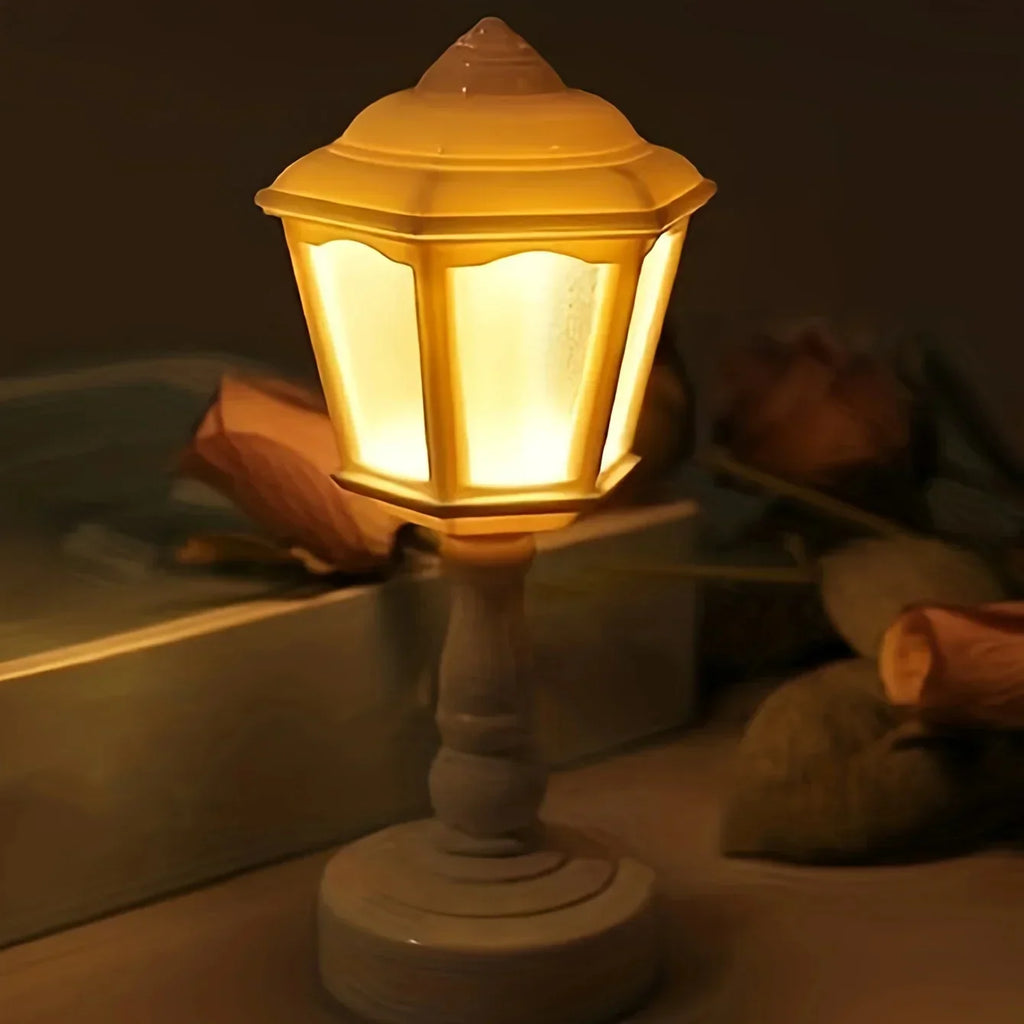 ChicGloed – Elegant Table Lamp with Geometric Design