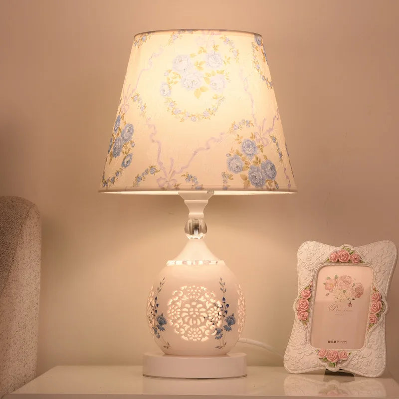 CrystalGlow - Elegant Crystal Glass Table Lamp