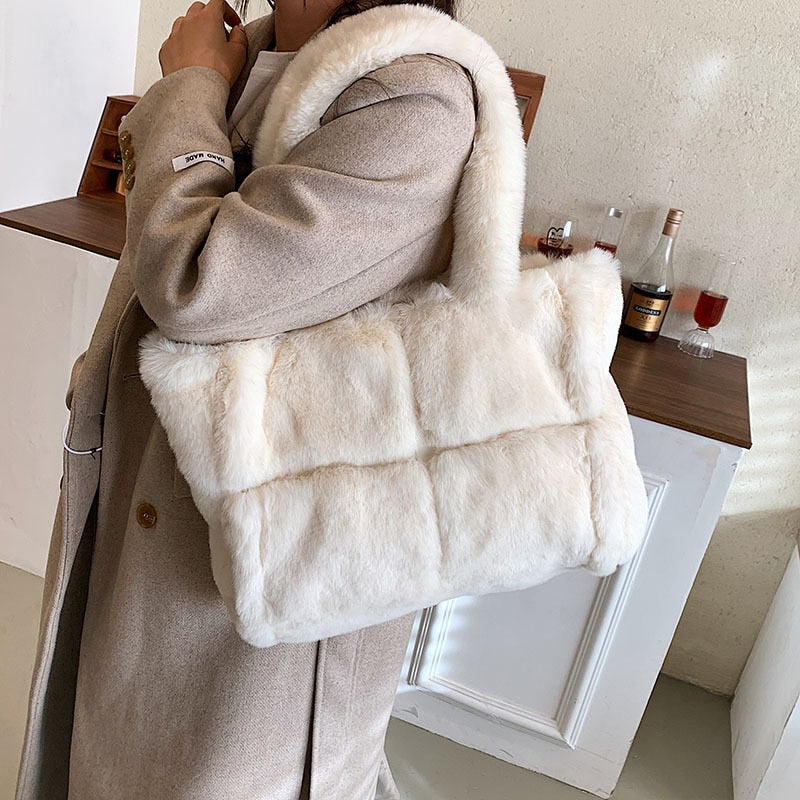 Pipa Plush Bag – Cozy Winter Handbag for Women