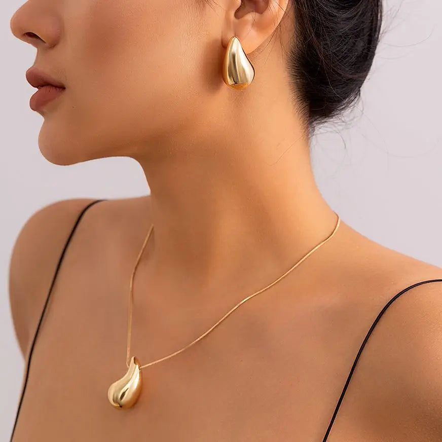 BeanGlam - Chic Peapod Set with Necklace & Earrings