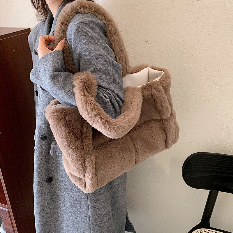 Pipa Plush Bag - Winter Comfortable Women's Bag