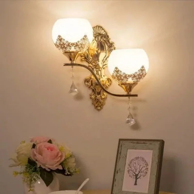 CrystalLuxe - Gold LED Wall Lamp for Atmospheric Lighting