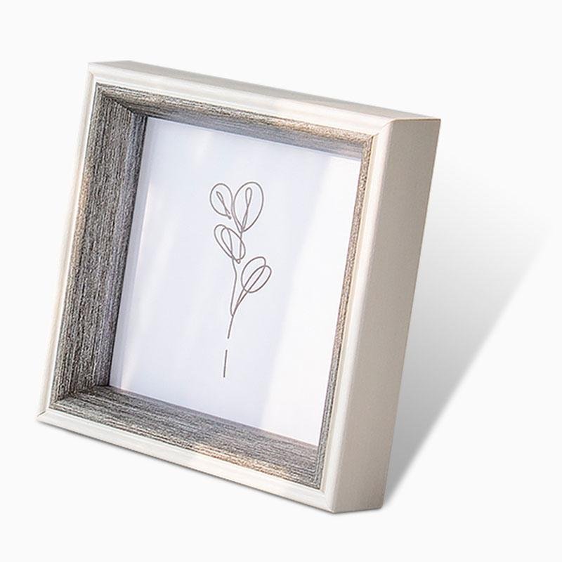 ElegantFrame – Luxury Photo Frame with Gold Border