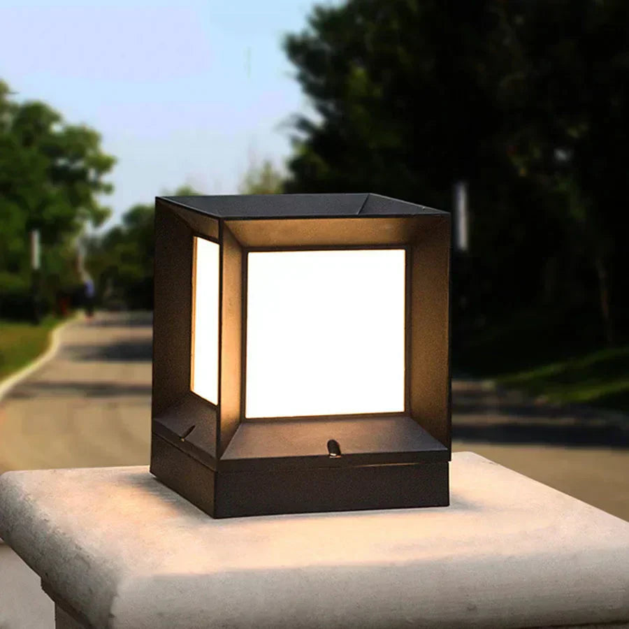 EclatPorte Lamp - Elegant Solar Lantern for Your Driveway