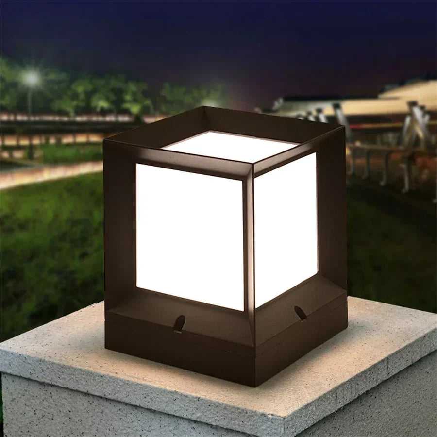 EclatPorte Lamp - Elegant Solar Lantern for Your Driveway