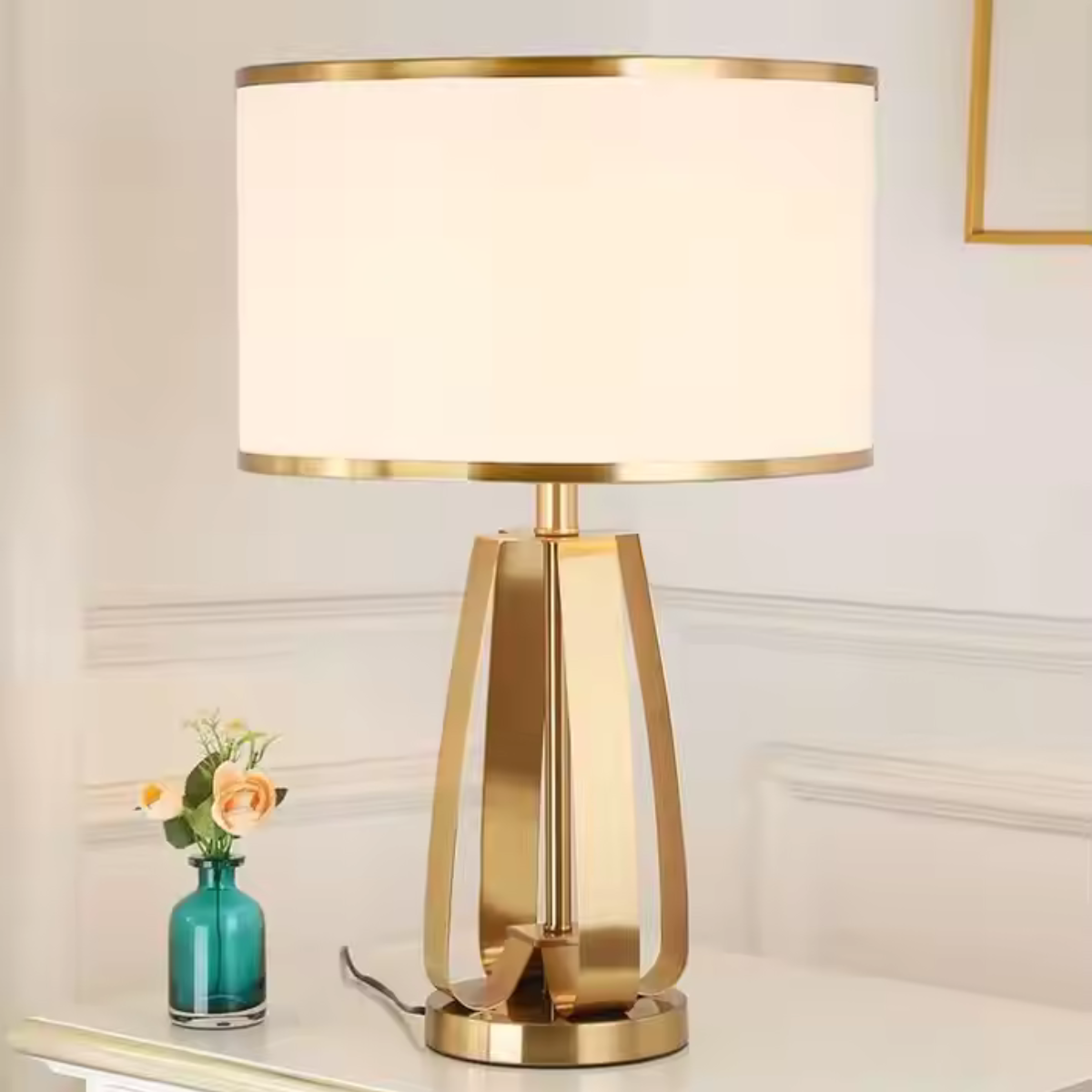 ChicLuxe - Modern LED Lamp for Elegant Interior