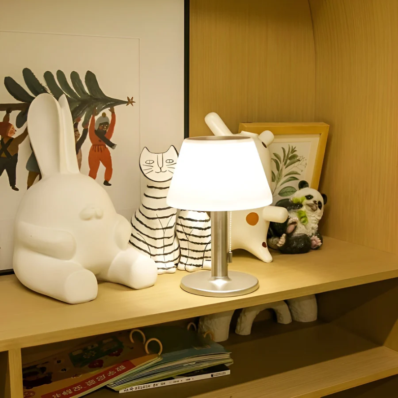 SolarLuxe Lamp – Modern Solar-Powered Table Lamp