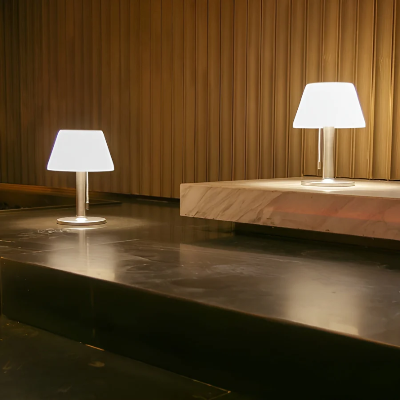 SolarLuxe Lamp – Modern Solar-Powered Table Lamp