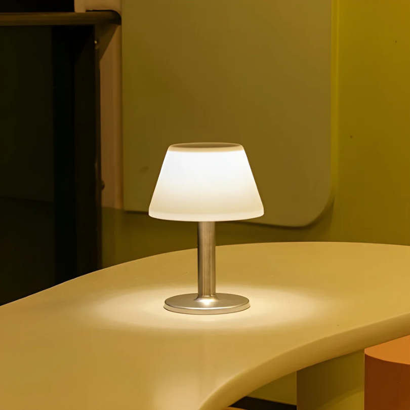 SolarLuxe Lamp – Modern Solar-Powered Table Lamp