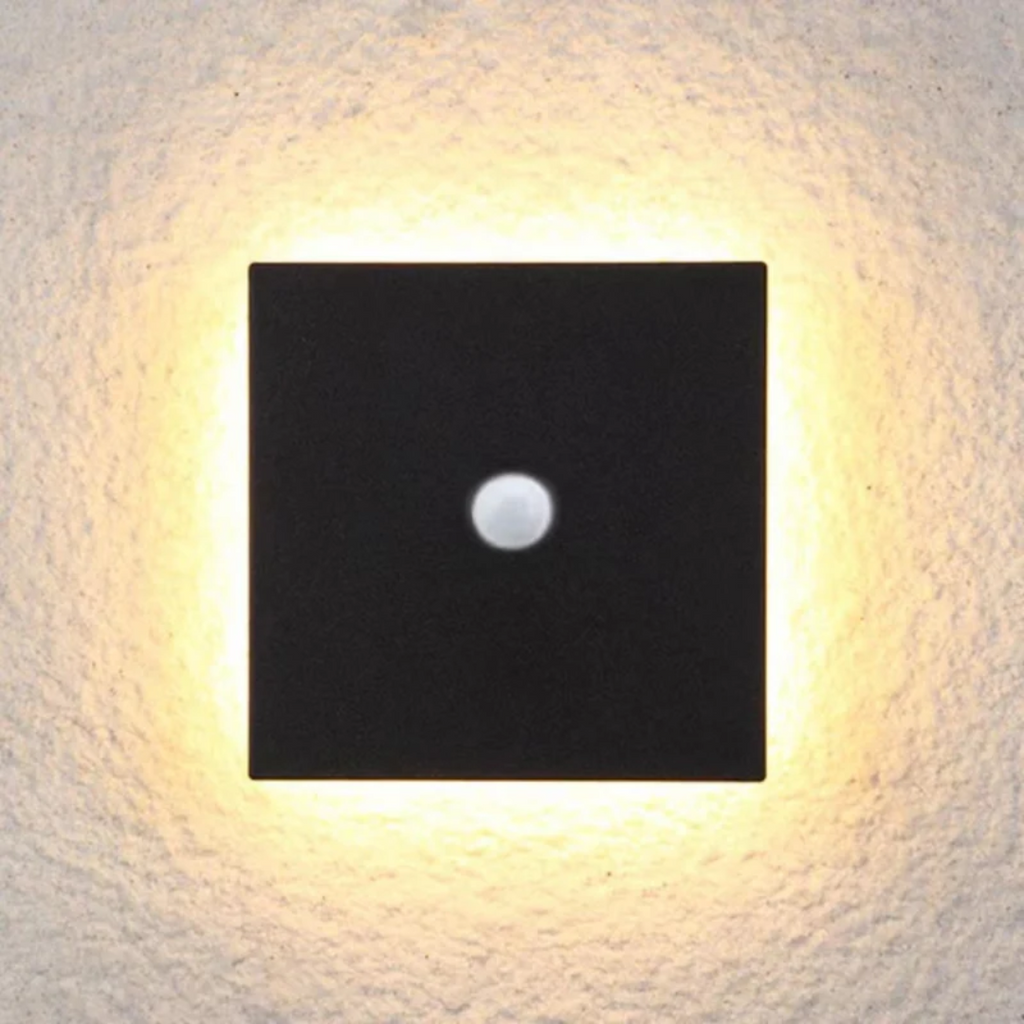 ZenithGlow - Sleek LED Wall Lamp for Modern Interiors