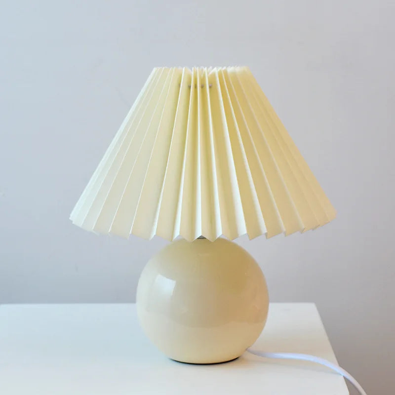 Timeless Lumiere Vintage Table Lamp - Classic Design for Every Space
