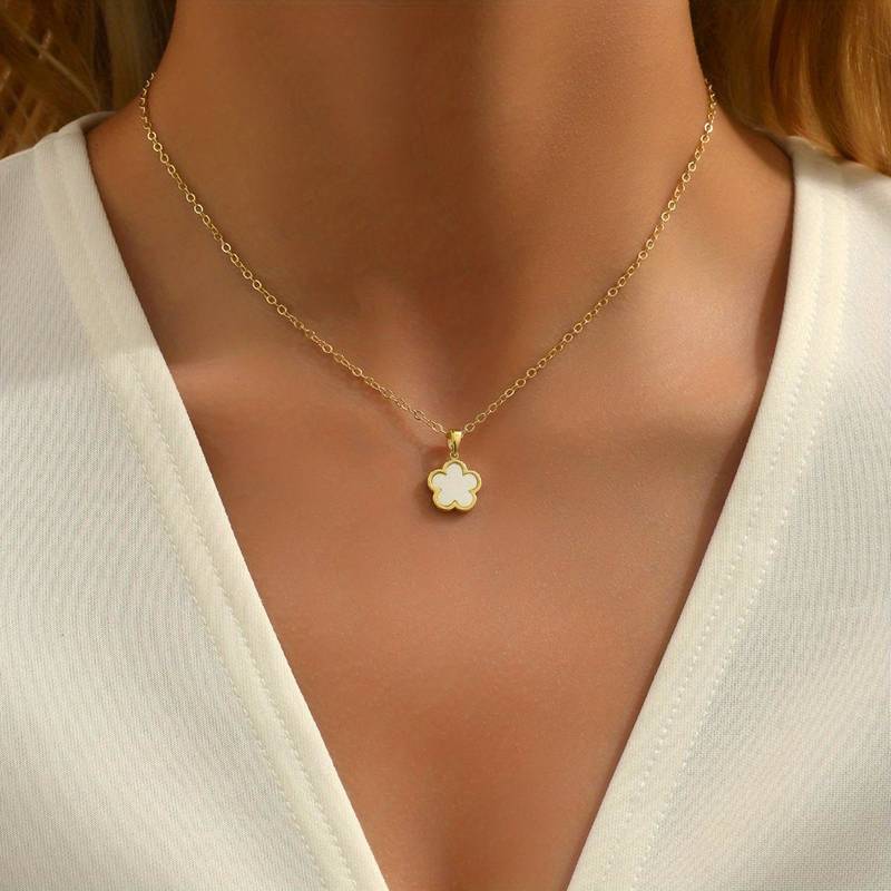 Fiora – Enchanting Flower Necklace for Good Luck