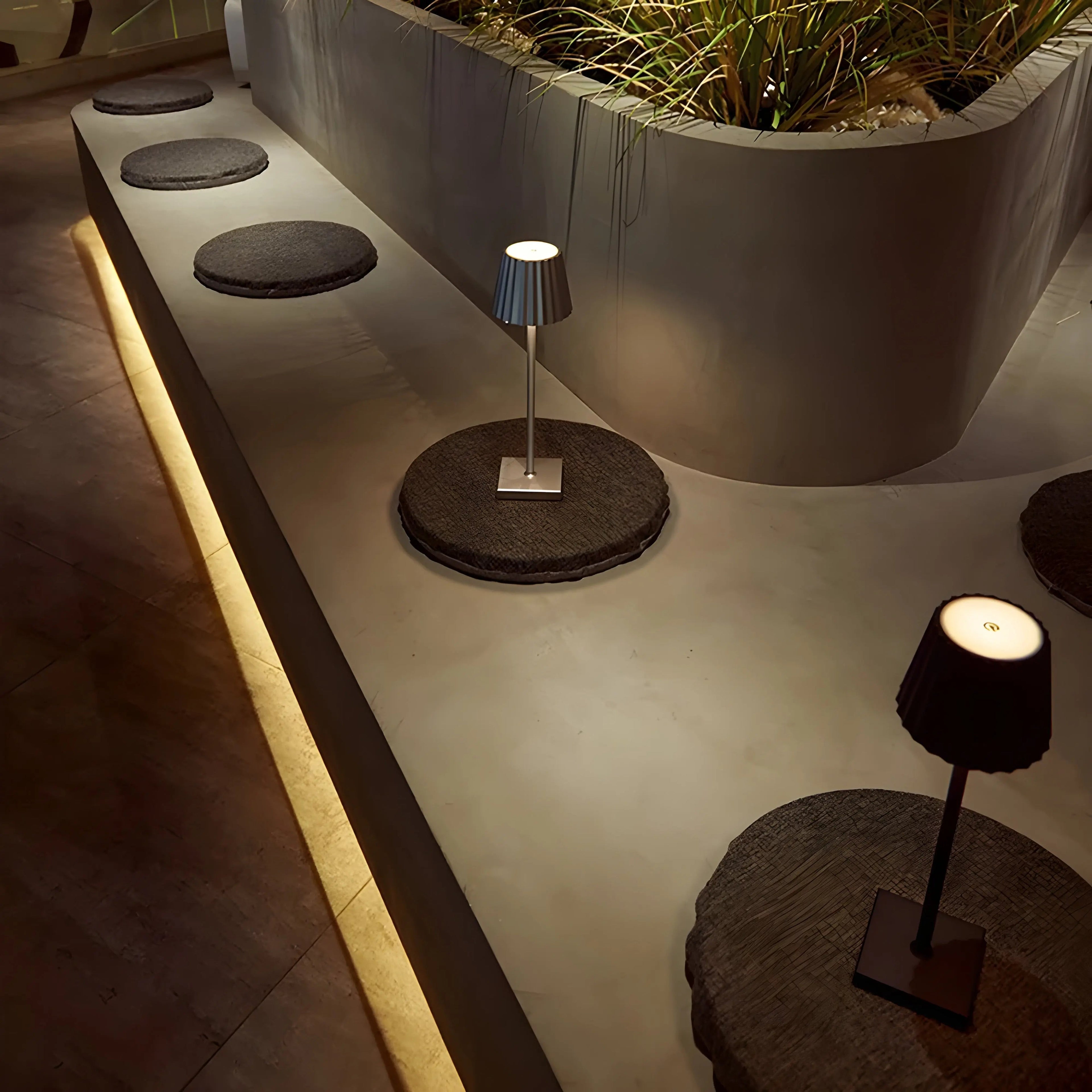 Luxury Scandinavian Wireless Table Lamp Arlo – Elegant LED Lighting with USB Charging Function