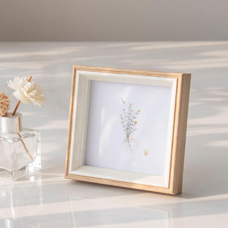ElegantFrame – Luxury Photo Frame with Gold Border