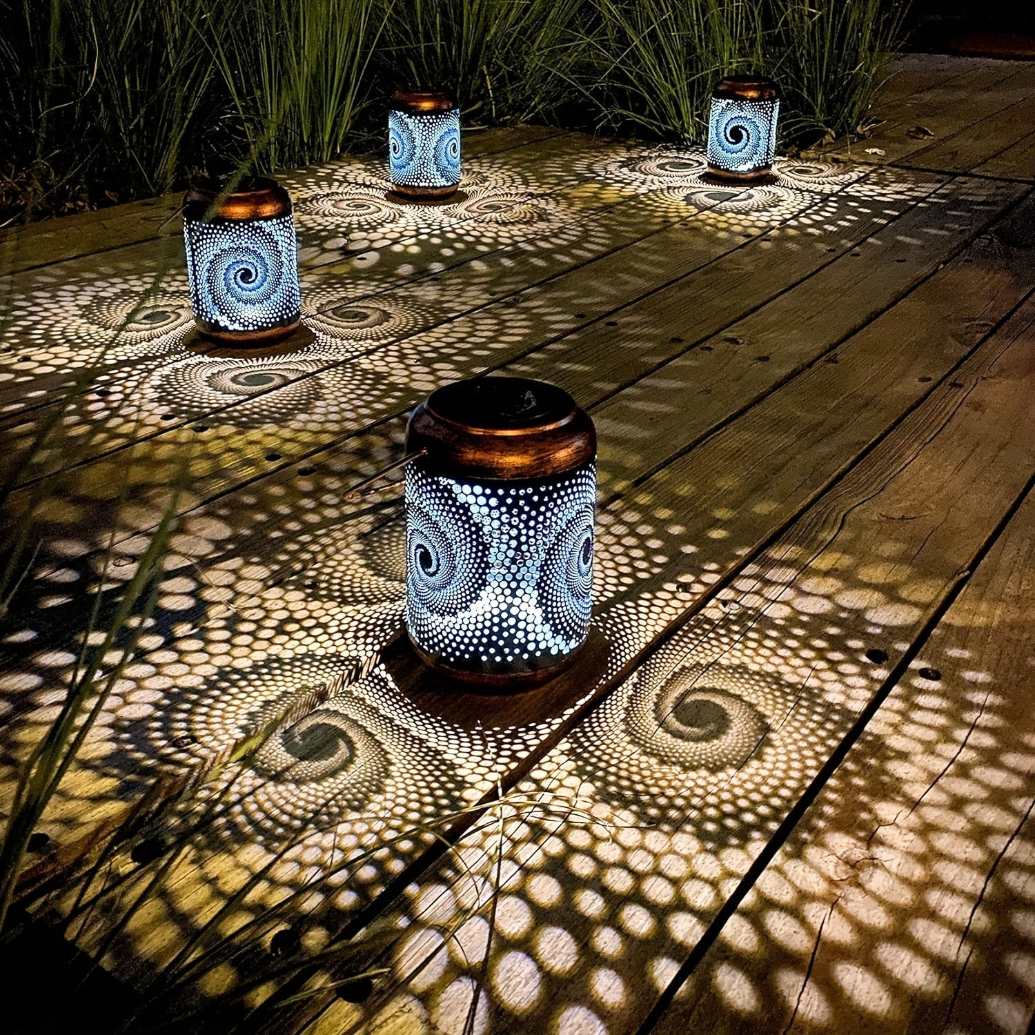 SolarLantern - Modern LED Solar Lantern for Outdoors