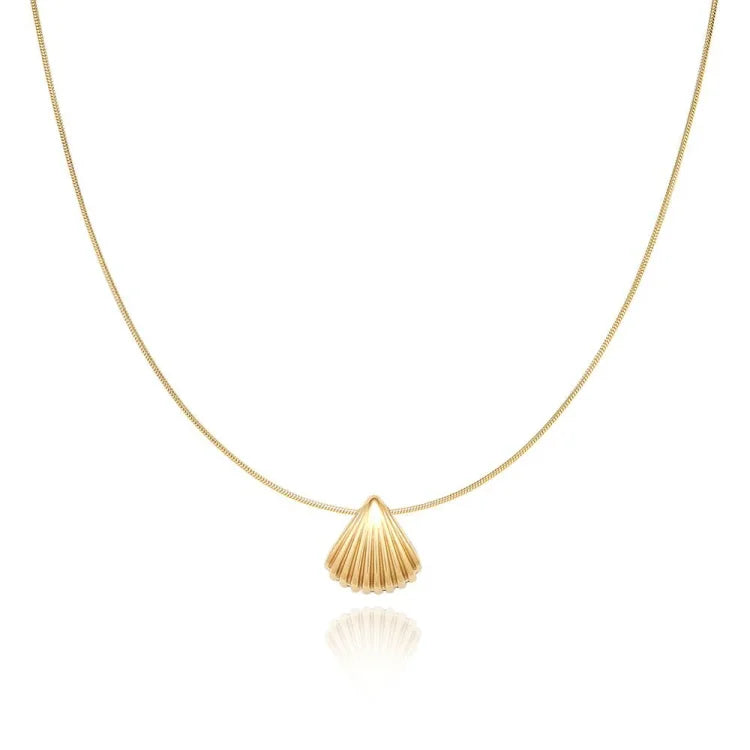 Elegant Lilac Flower Necklace with Golden Scallop Shell