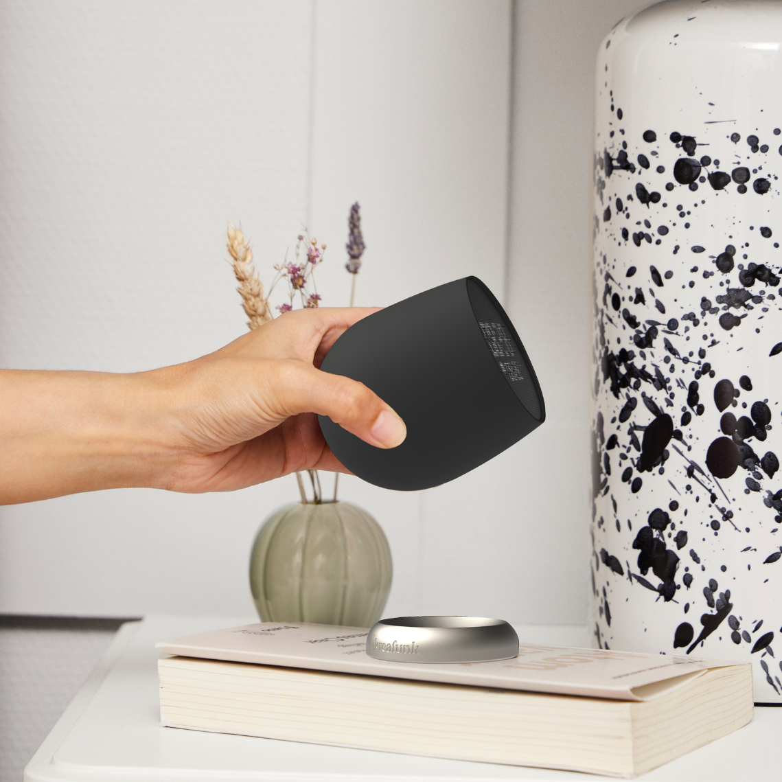 SmartWake - Wireless Alarm Clock with Touchscreen and Gyrosensor