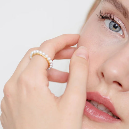 Amaris Refined Pearl Ring – A Timeless Piece of Jewelry