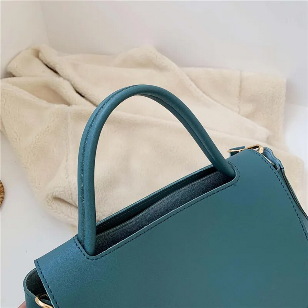 Karen Messenger - Fashionable and Practical Shoulder Bag