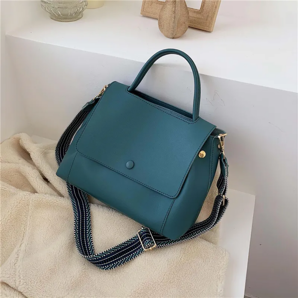 Karen Messenger - Fashionable and Practical Shoulder Bag