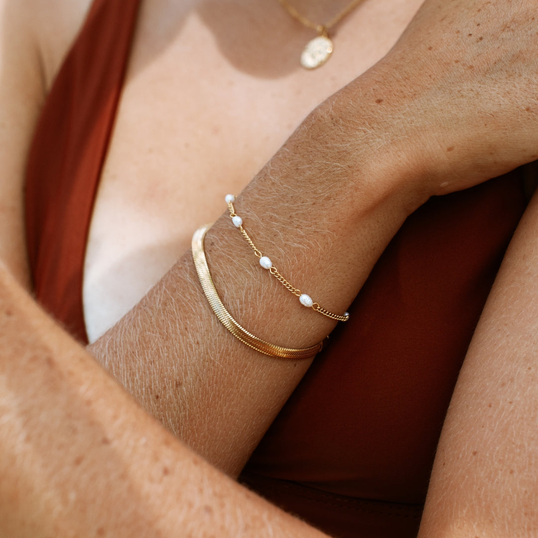Elegant Amara Bracelet with Radiant Freshwater Pearls
