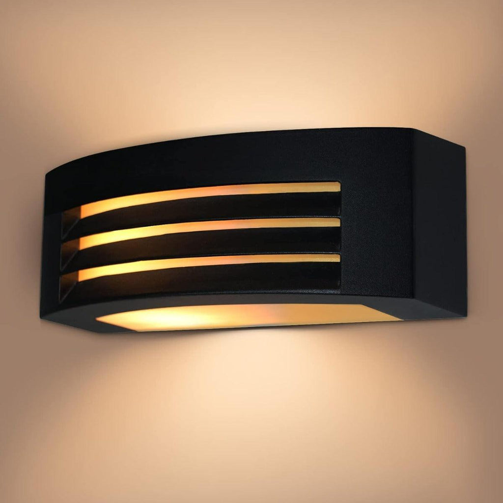 GardaOutdoor Light – Robust Black Wall Lamp IP54