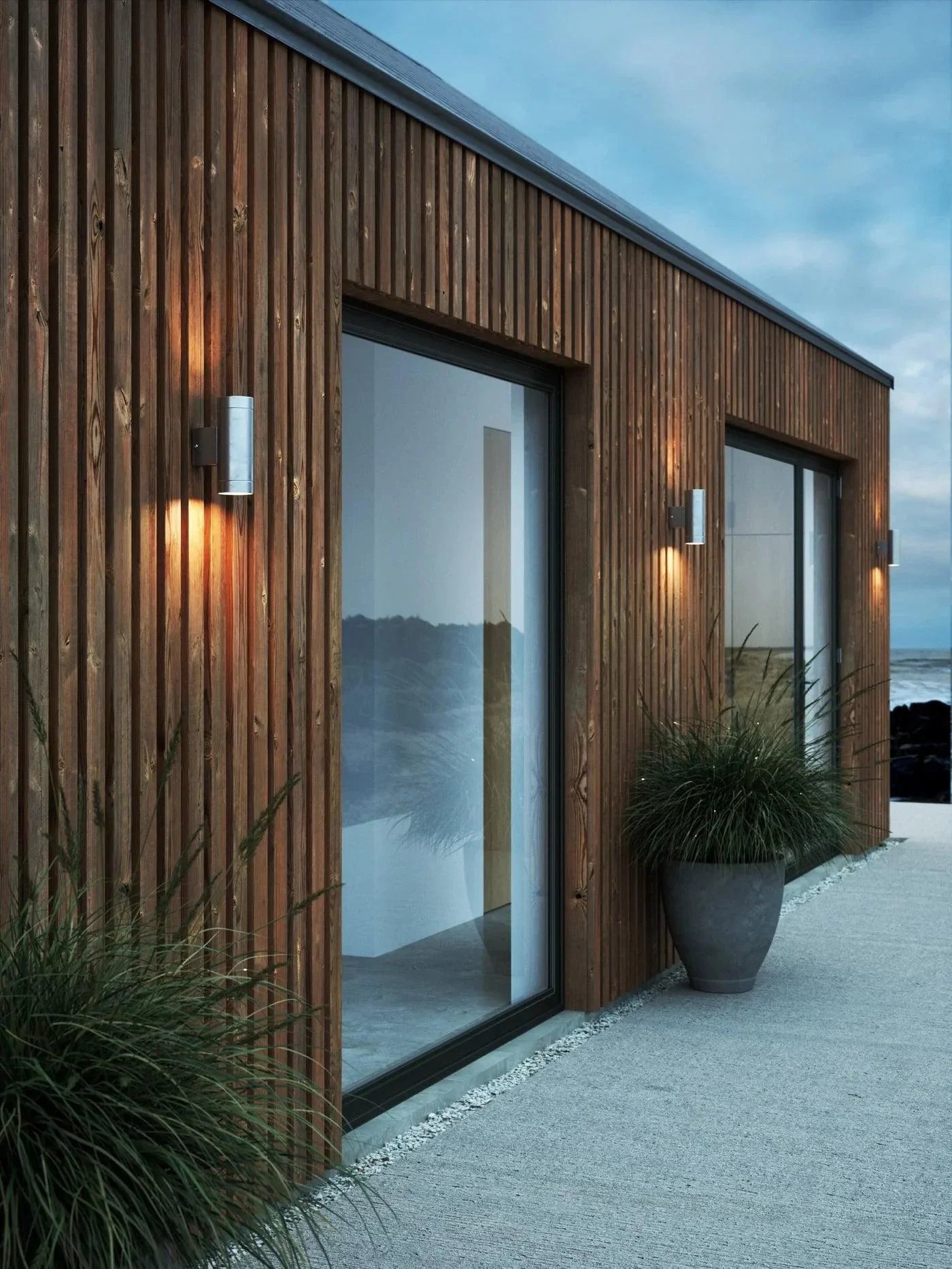 UrbanGlow Light – Sleek Silver Up-Down Outdoor Lamp