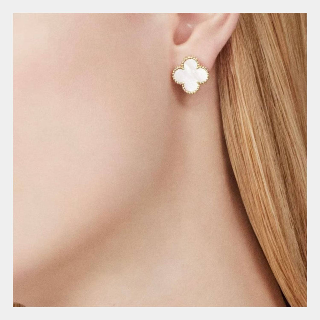 Golden Clover Jewelry Set – Necklace, Bracelet & Earrings