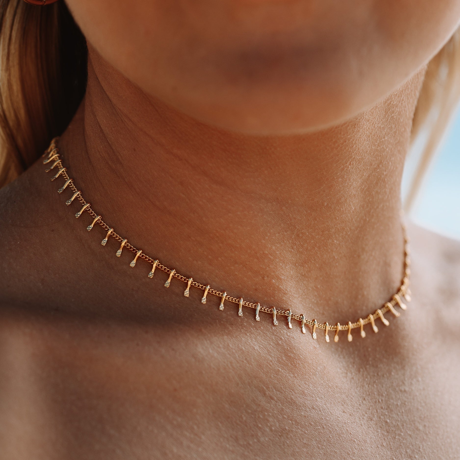 Elegant Minimalist Women's Choker - Antigua