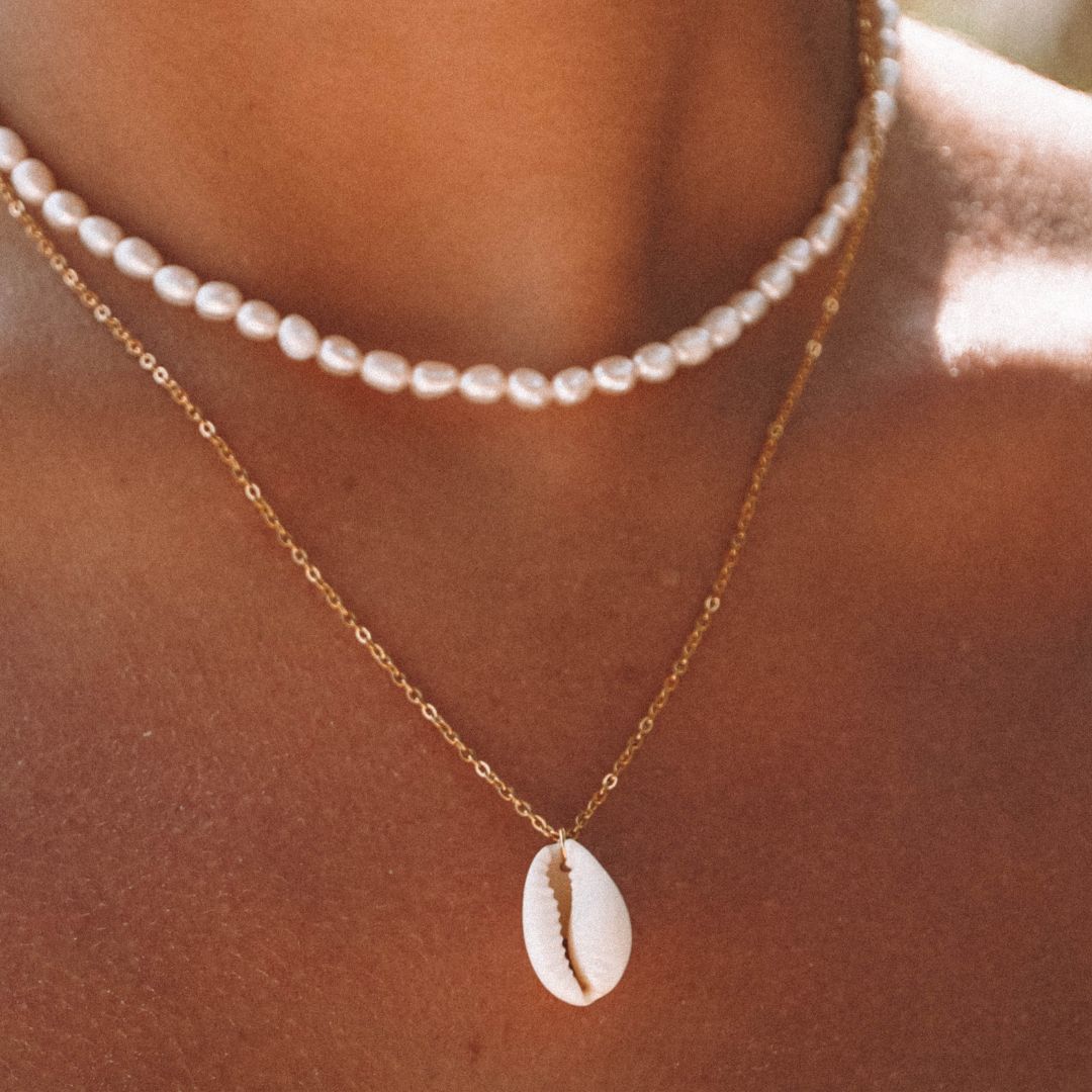 Elegant Cowrie Shell Necklace with Stylish Pendant - Isla