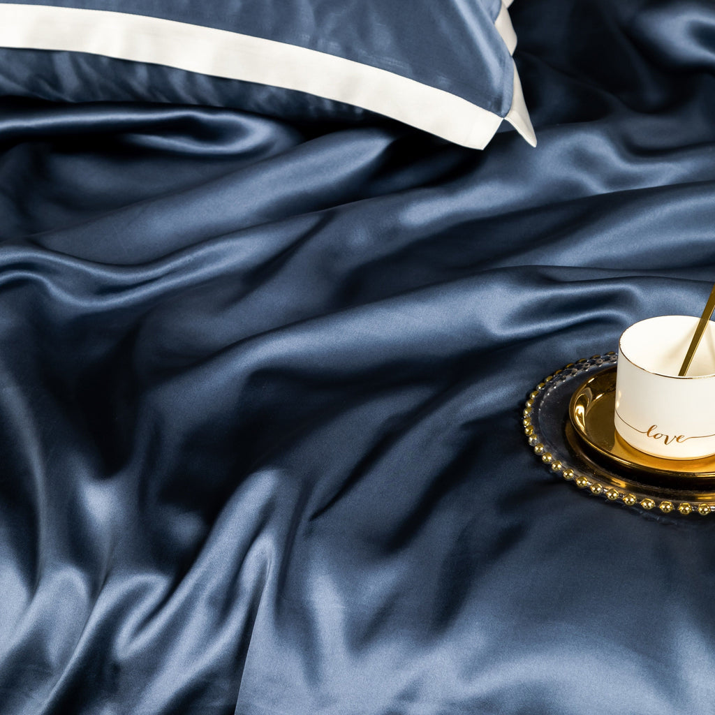 LuxLoom – Premium Mulberry Silk Bedding in Navy Blue