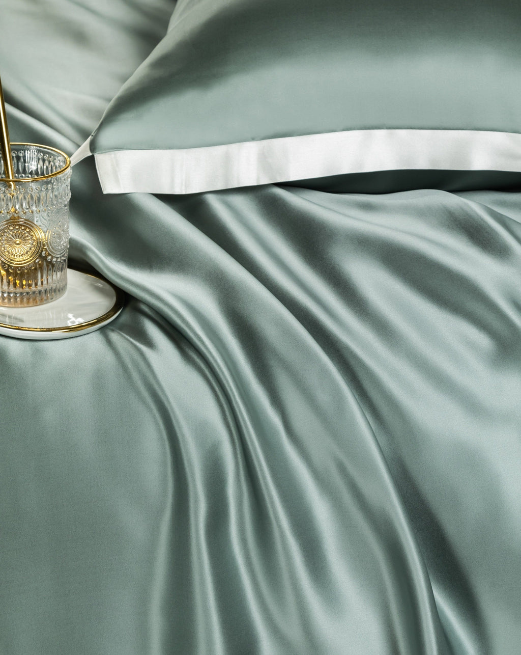 Premium Mulberry Silk Bedding Set – Luxury and Comfort