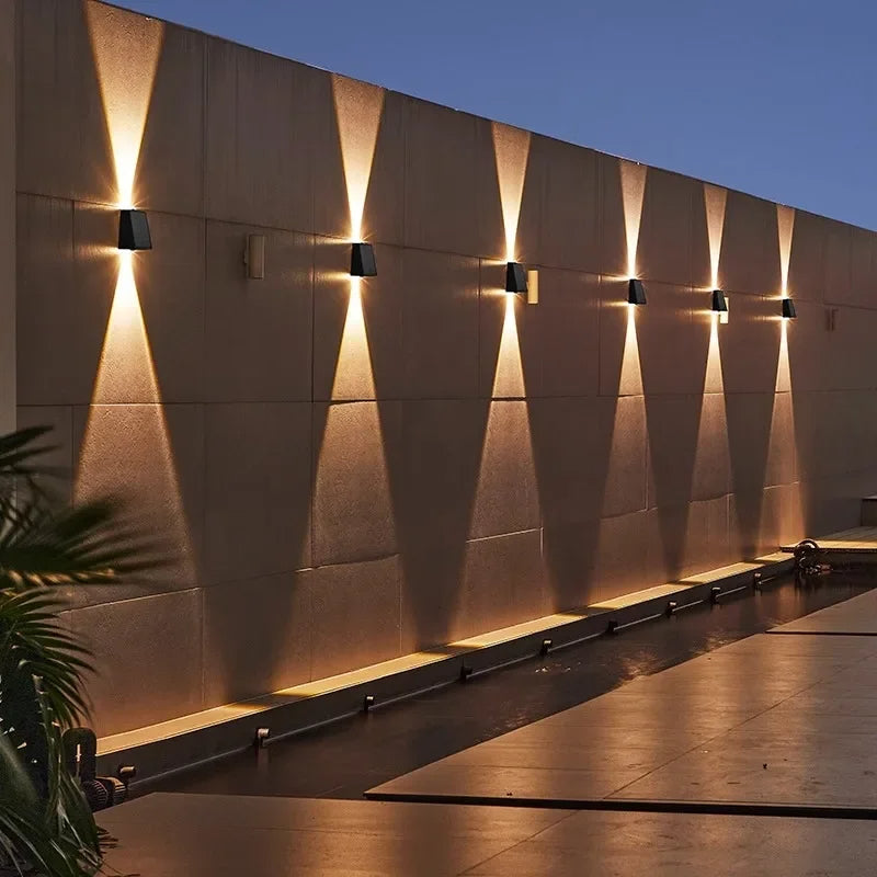 Wireless LED Solar Upside Down Lamps - Create the perfect ambiance in your garden!