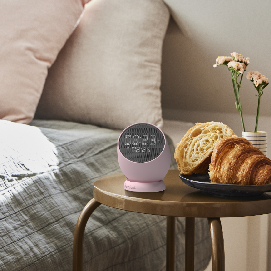 SmartWake - Wireless Alarm Clock with Touchscreen and Gyrosensor