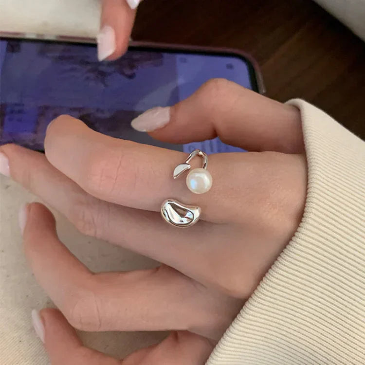 Elin Adjustable Pearl Bean Ring - Stylish and Elegant