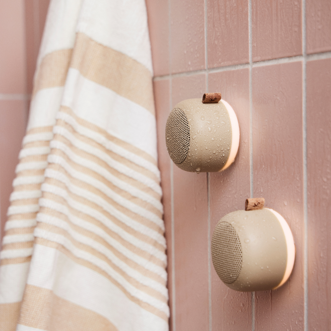 AquaBeats – Waterproof Bluetooth Bathroom Lamp