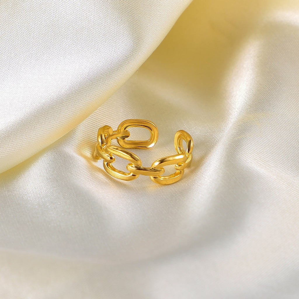 NexaTwist - Trendy Twisted Ring Link
