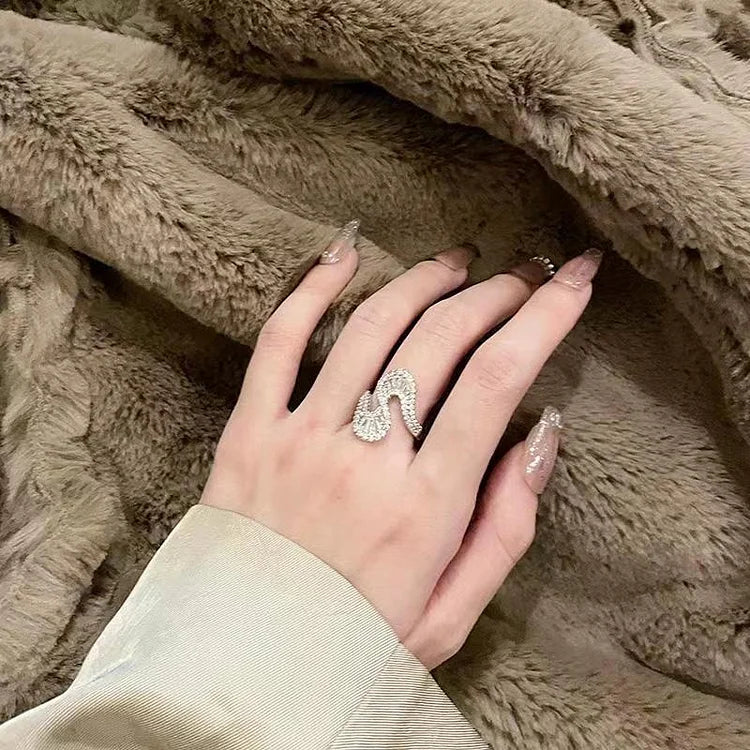 Elegant S-Shaped Silver Ring with Enchanting Zirconia - Seraphine