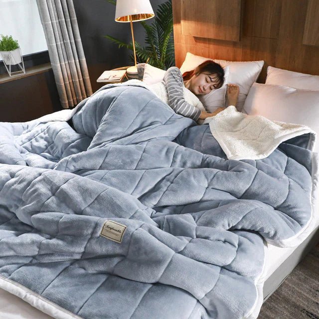 Finley - Luxurious Velvety Fleece Blanket for Warm Evenings