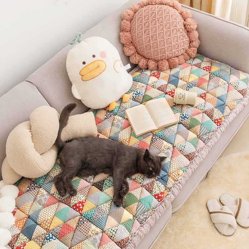 ChicShield – Luxury Sofa Protector for Stylish Interiors